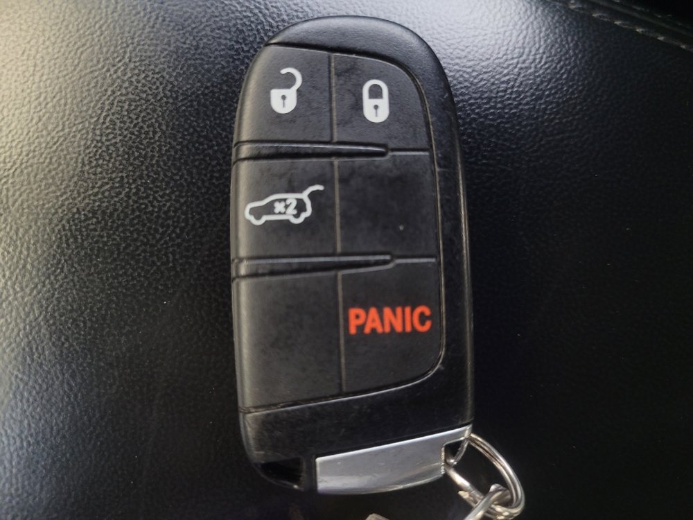 Used 2019 Jeep Grand Cherokee Laredo w/ Laredo X Package image 32