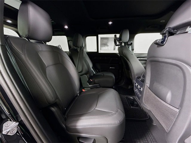 New 2026 Land Rover Defender 130 X-Dynamic SE image 30