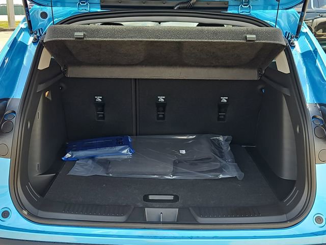 New 2026 Chevrolet Trax LT w/ Sunroof Package FWD image 6