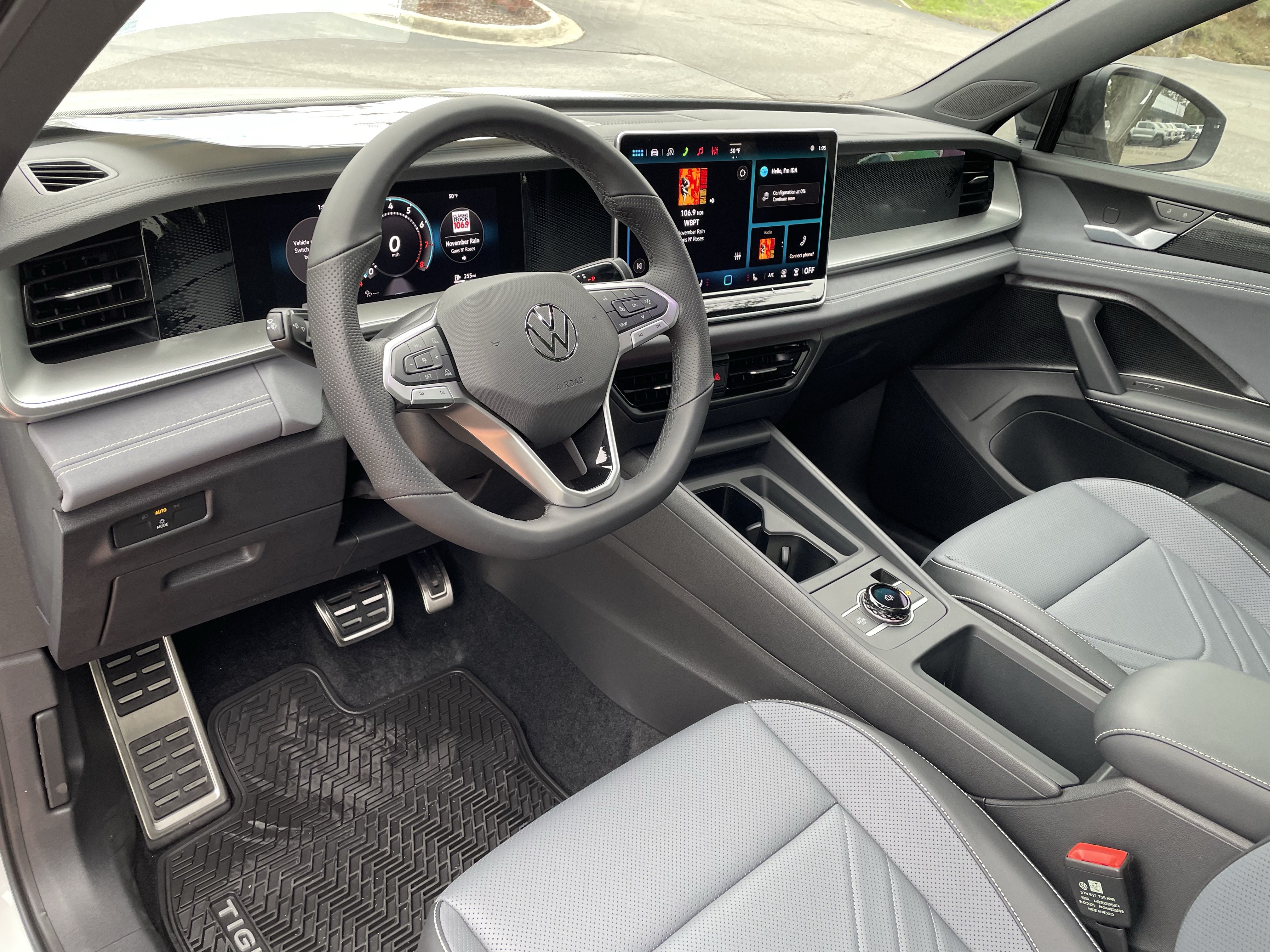 New 2026 Volkswagen Tiguan SE R-Line FWD image 17