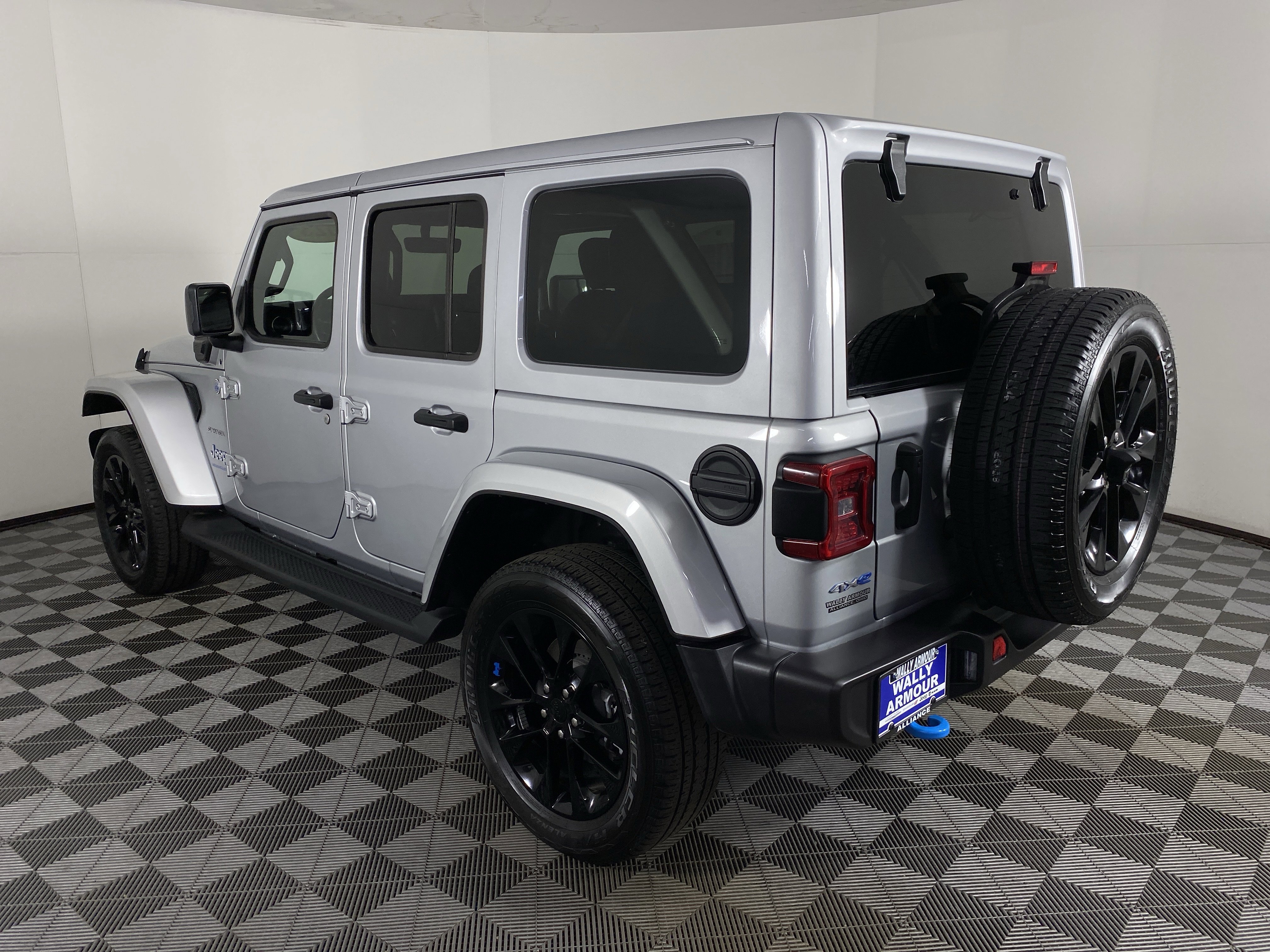 Used 2023 Jeep Wrangler Sahara w/ Cold Weather Group image 10