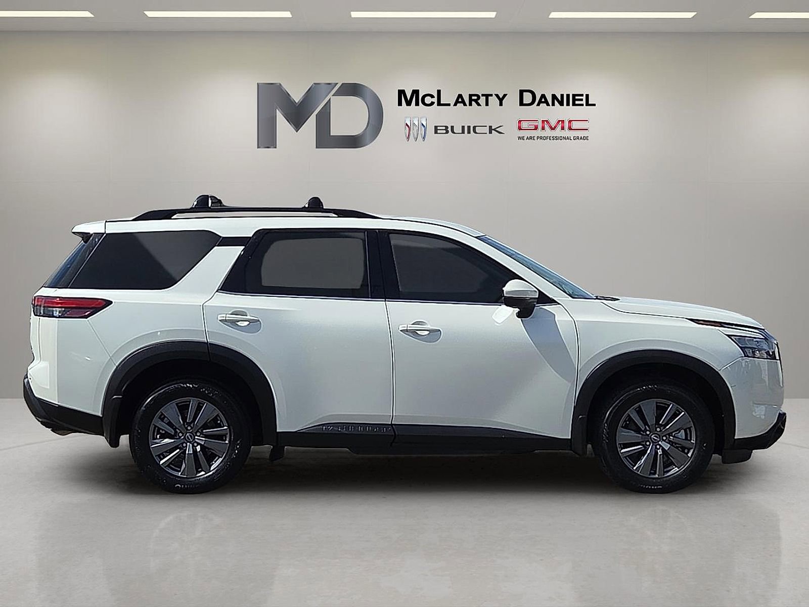Used 2024 Nissan Pathfinder SV AWD/4WD image 6