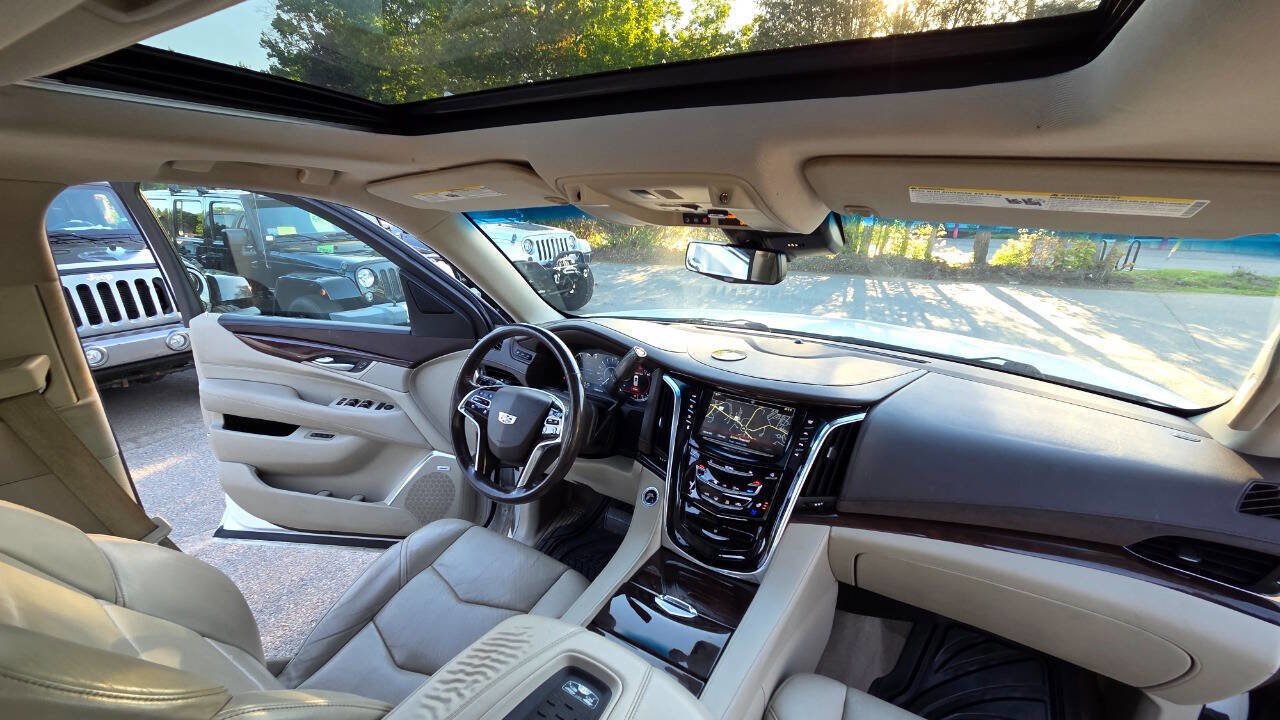 Used 2017 Cadillac Escalade Luxury AWD/4WD image 51