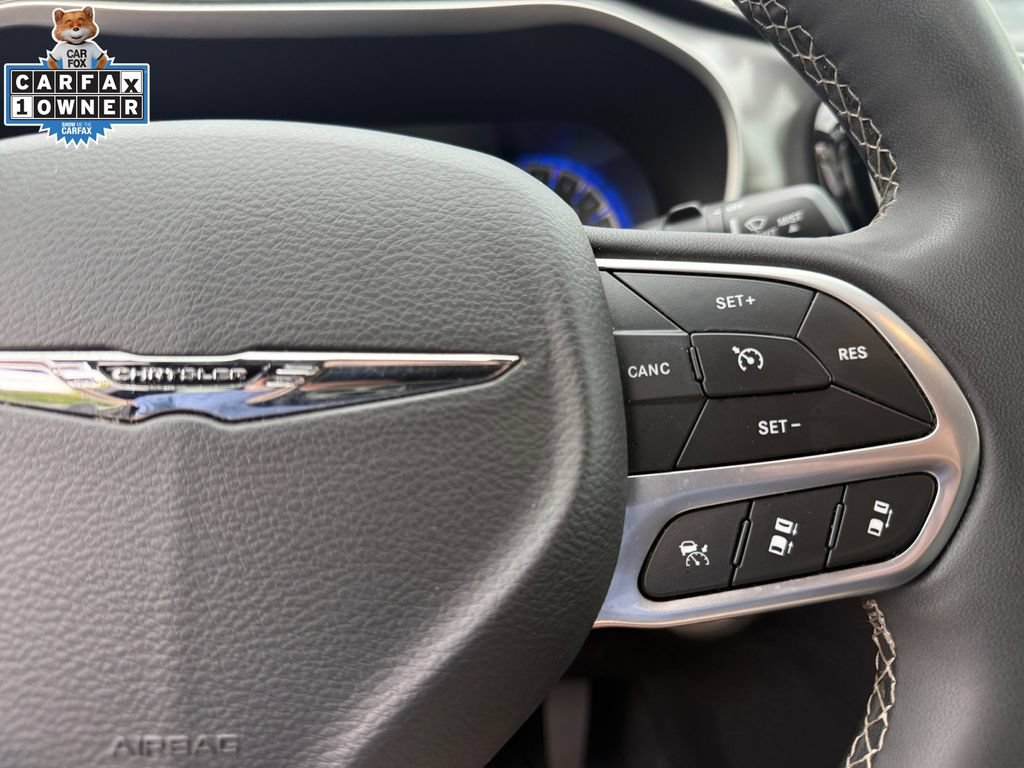 Certified 2025 Chrysler Pacifica Select FWD image 26