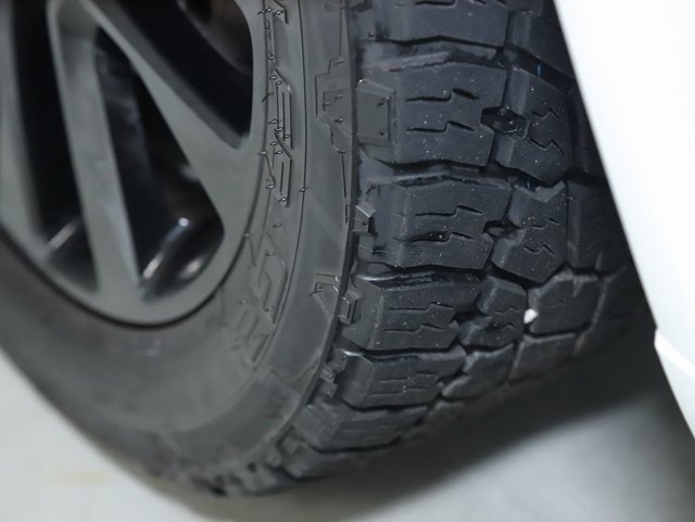 Used 2020 Jeep Grand Cherokee Altitude image 36