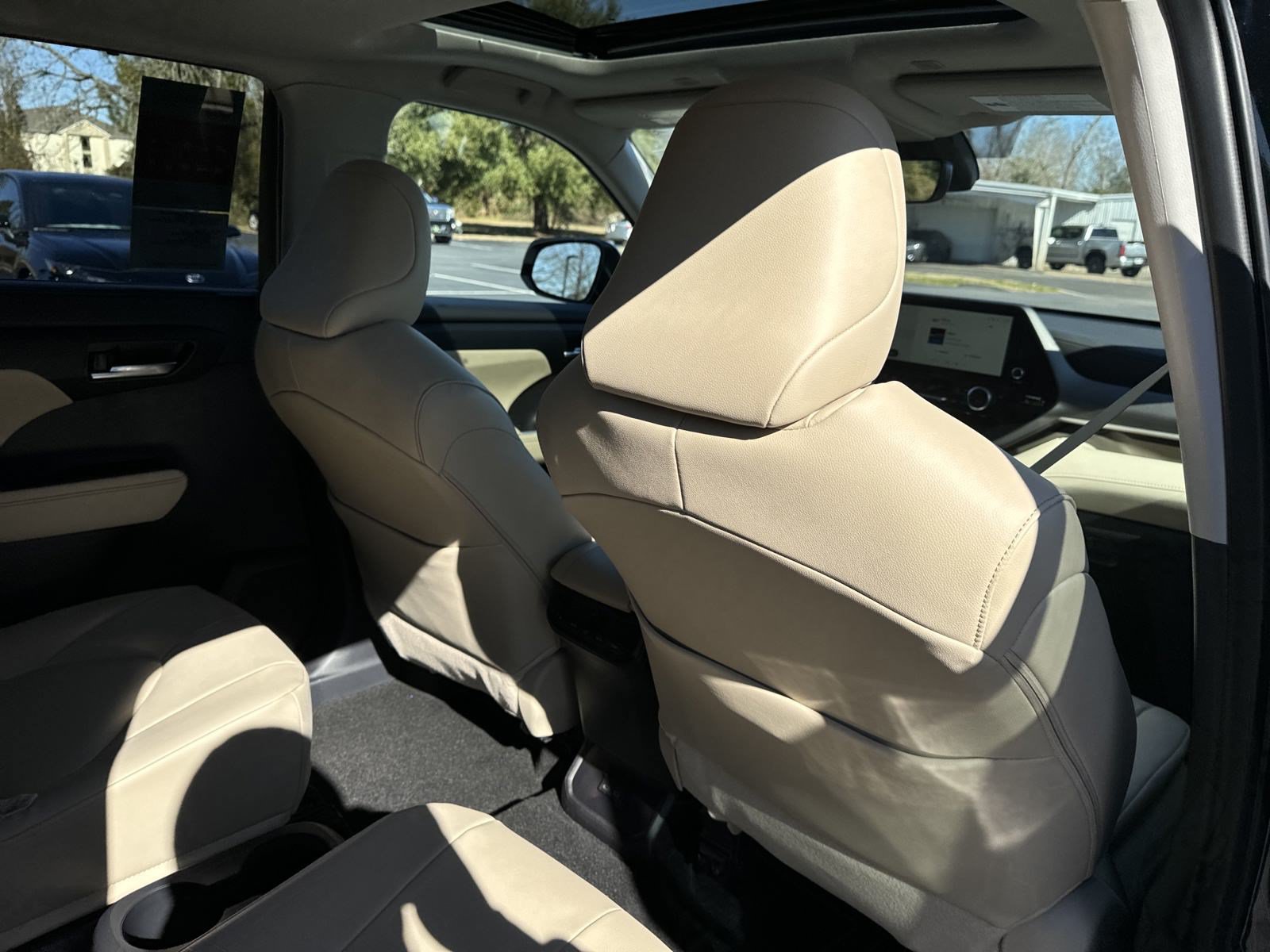 New 2025 Toyota Highlander XLE AWD/4WD image 32