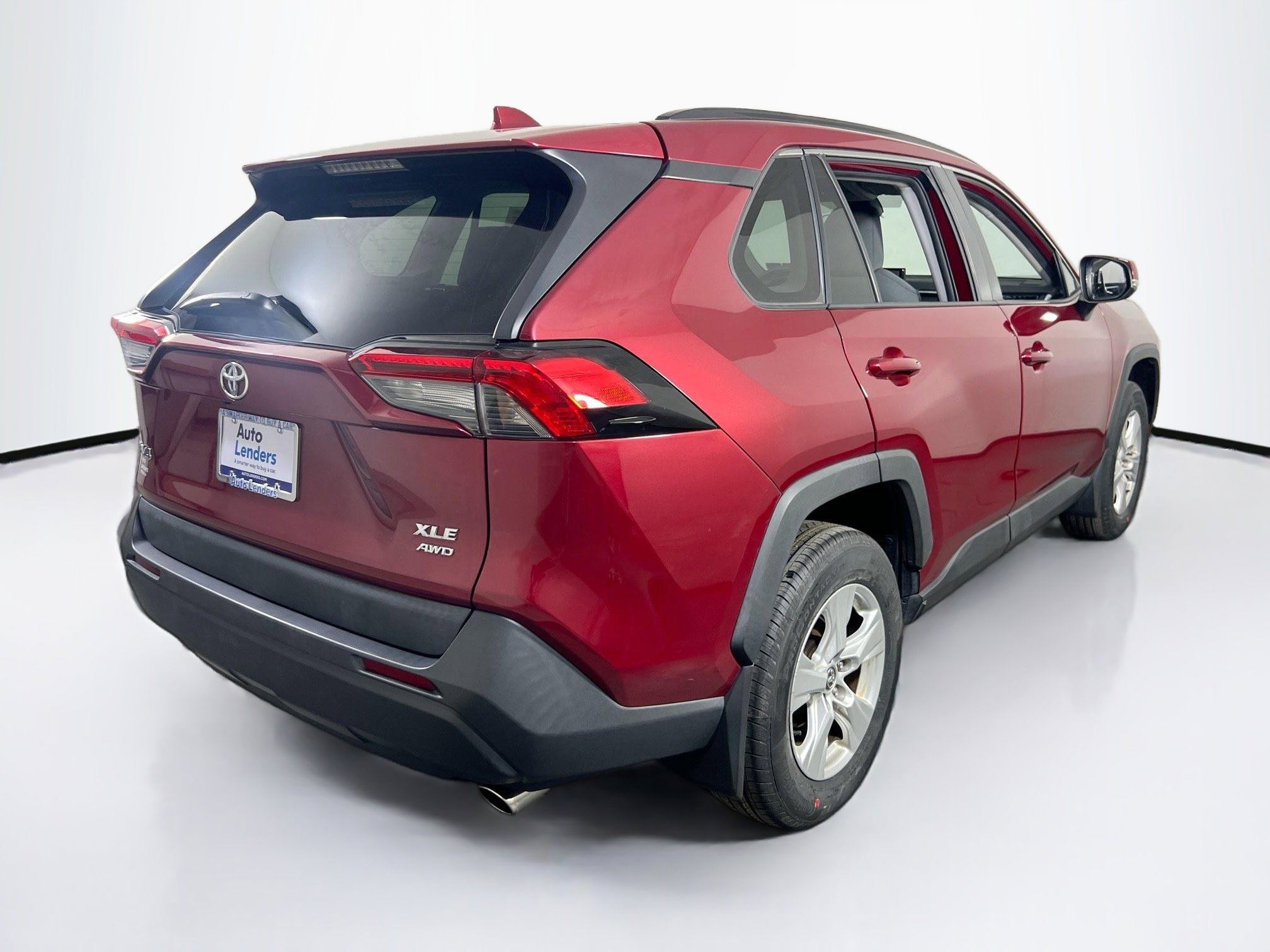 Used 2020 Toyota RAV4 XLE w/ All Weather Liner Package image 5