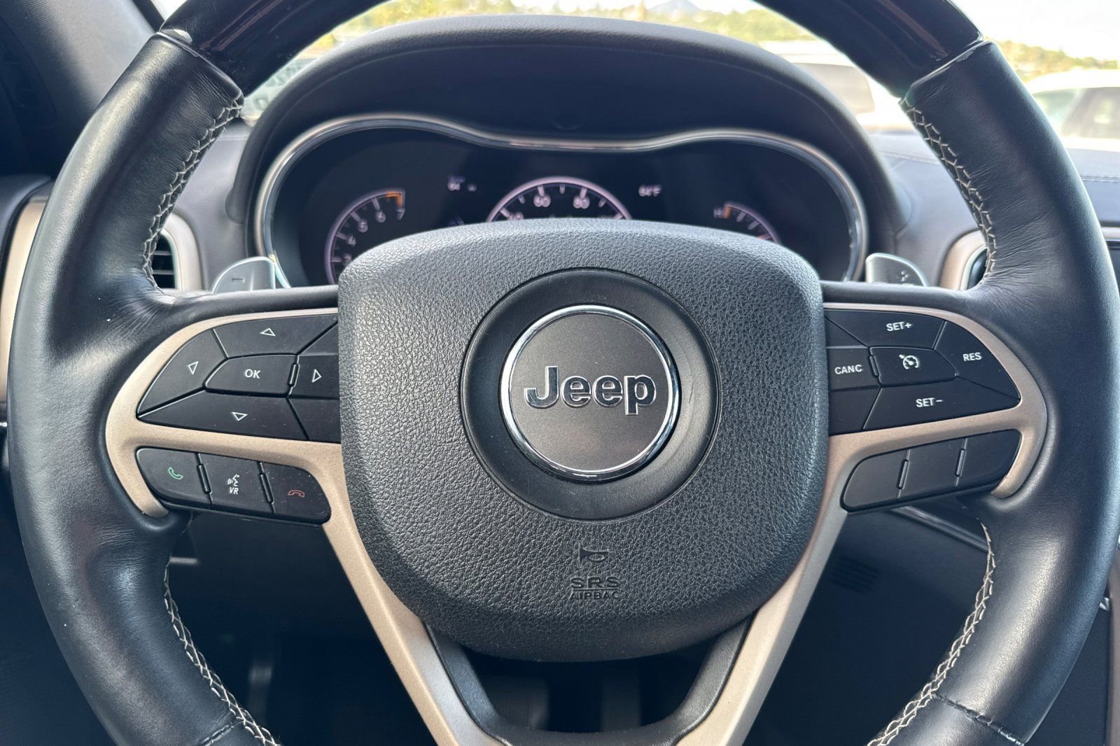 Used 2017 Jeep Grand Cherokee Overland image 26