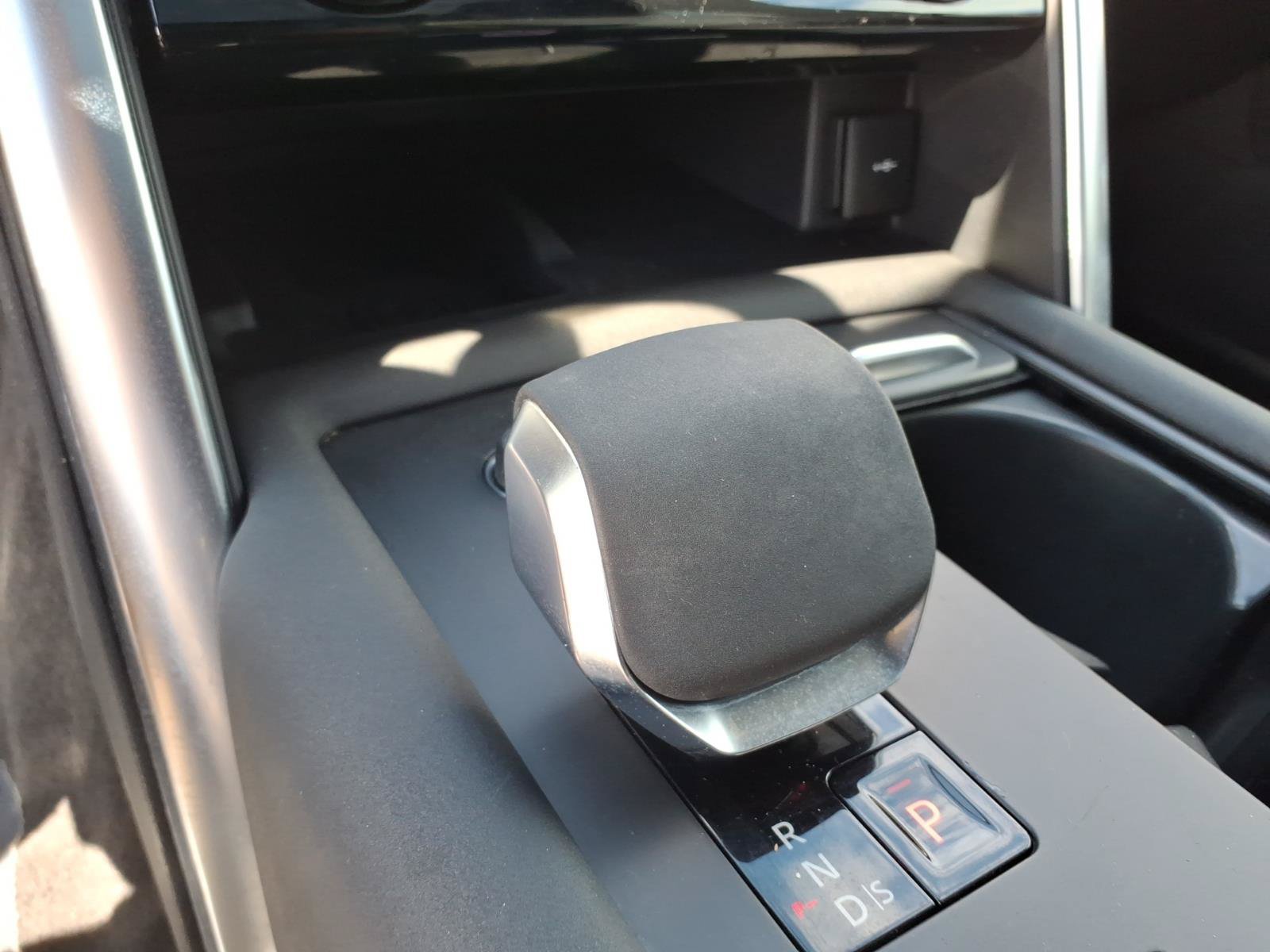 Used 2023 Land Rover Discovery Metropolitan Edition AWD/4WD image 32