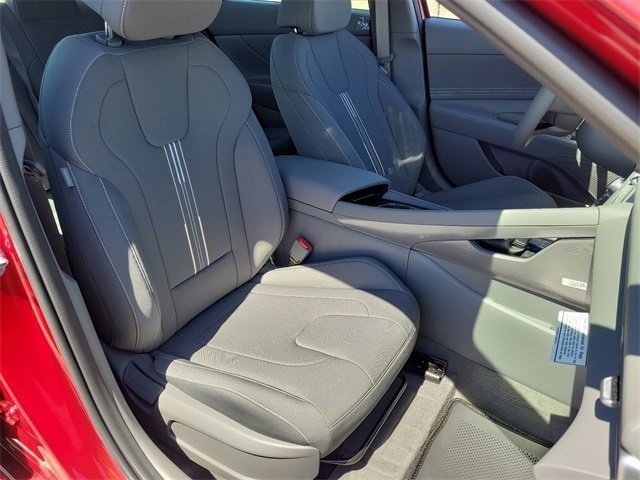 New 2025 Hyundai Elantra SEL image 14