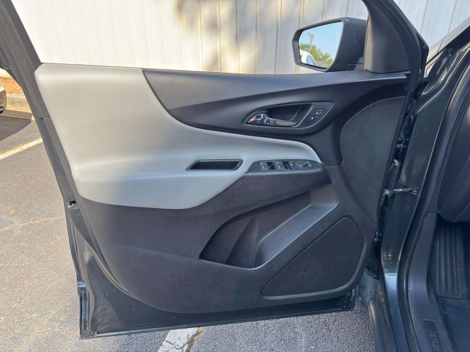 Used 2020 Chevrolet Equinox LS FWD image 34