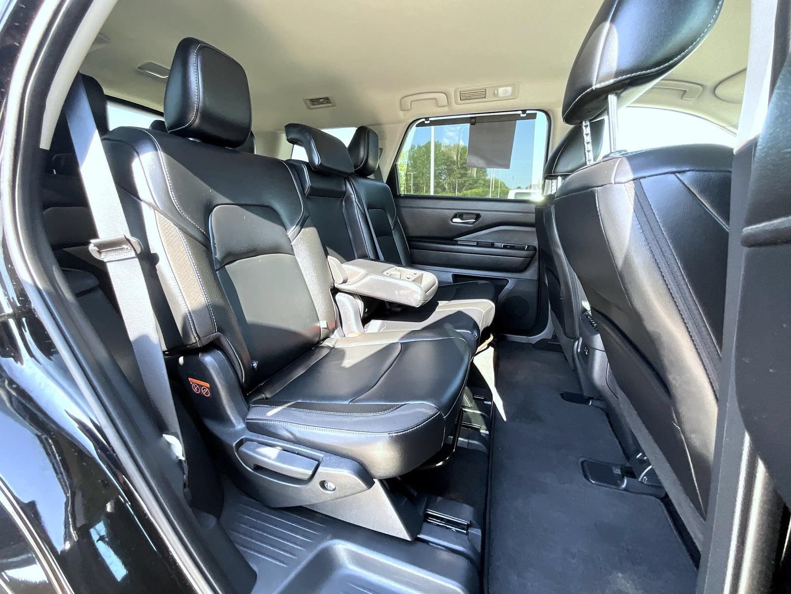 Used 2023 Nissan Pathfinder SL w/ Lighting Package (N92) AWD/4WD image 19