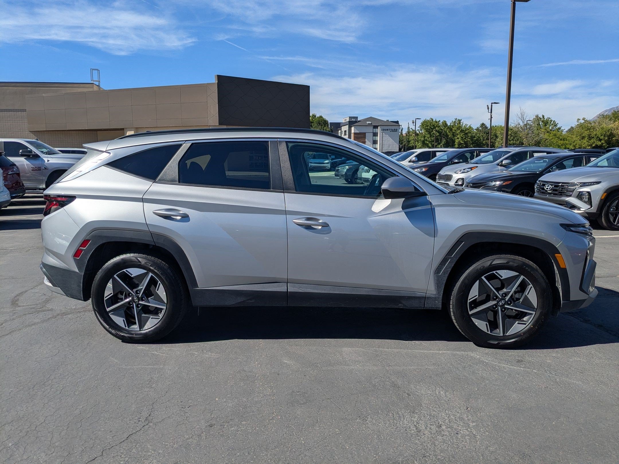 Certified 2025 Hyundai Tucson SEL AWD/4WD image 2