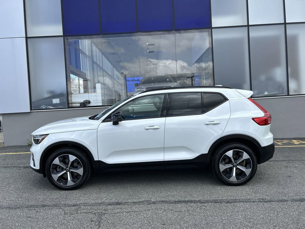 Certified 2023 Volvo XC40 B5 Plus w/ Driver Assist Package image 5