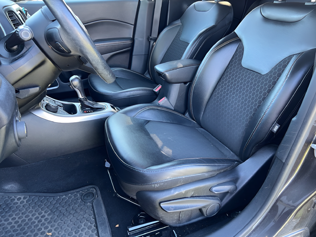 Used 2018 Jeep Compass Latitude w/ Safe & Security Group AWD/4WD image 14