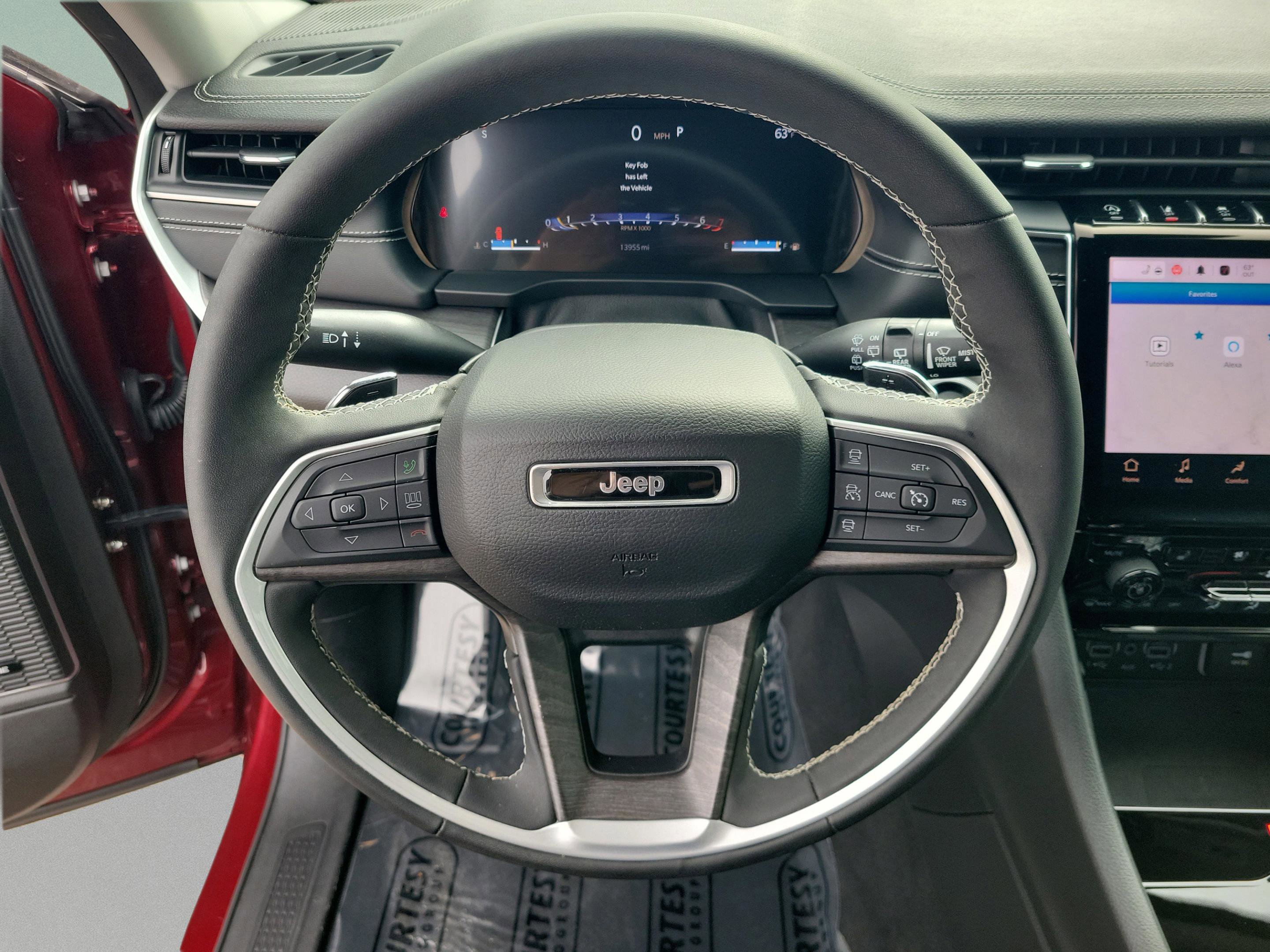 Used 2023 Jeep Grand Cherokee L Limited w/ Luxury Tech Group II image 21