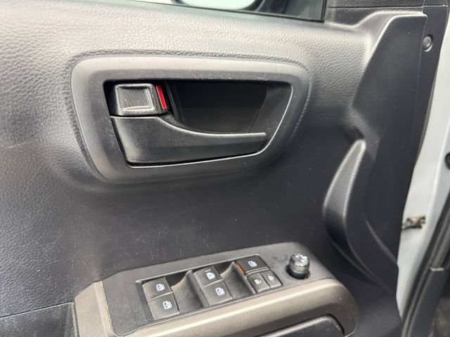 Used 2020 Toyota Tacoma SR5 w/ SR5 Appearance Package (SM) RWD image 35