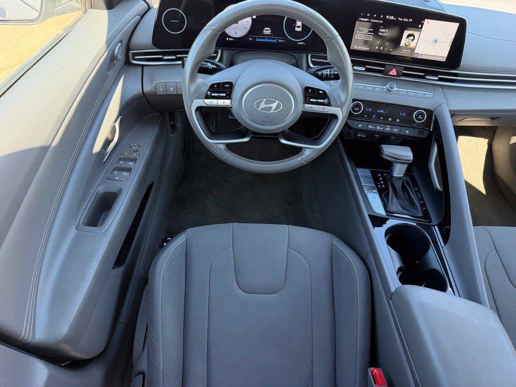 Used 2025 Hyundai Elantra SEL FWD image 9