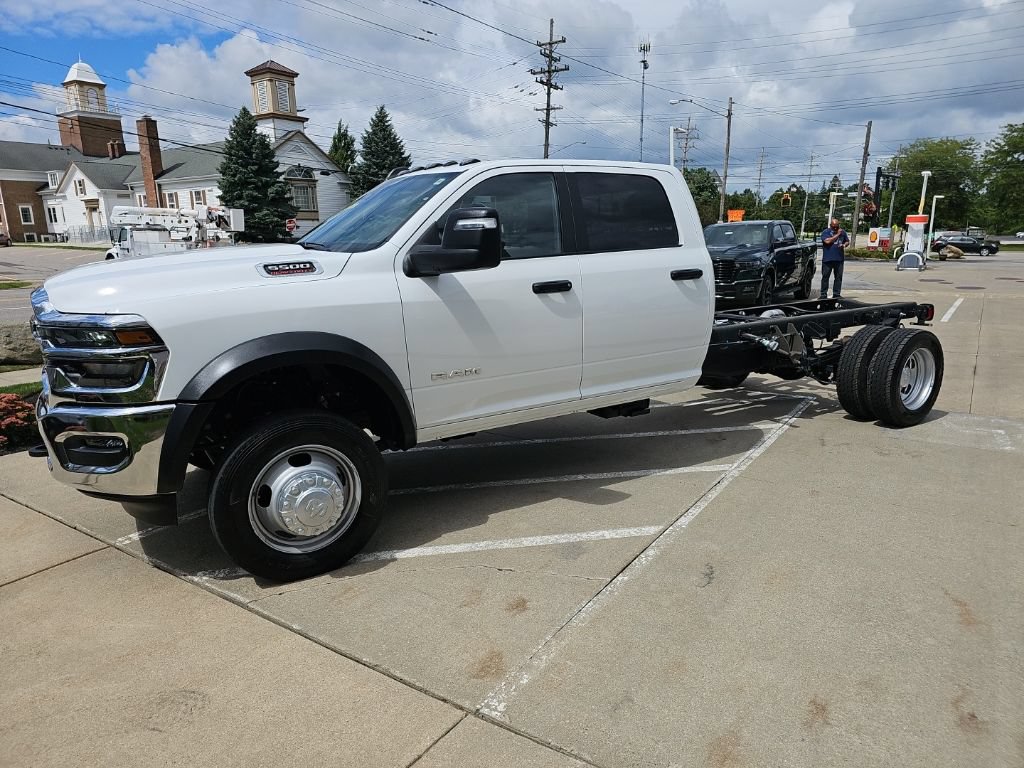 Used 2025 RAM 5500 4x4 Crew Cab image 7