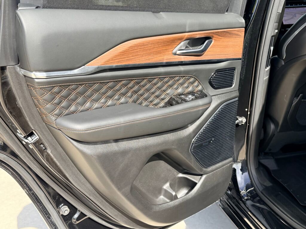 Used 2022 Jeep Grand Cherokee Summit w/ Adv Protech Group IV image 18