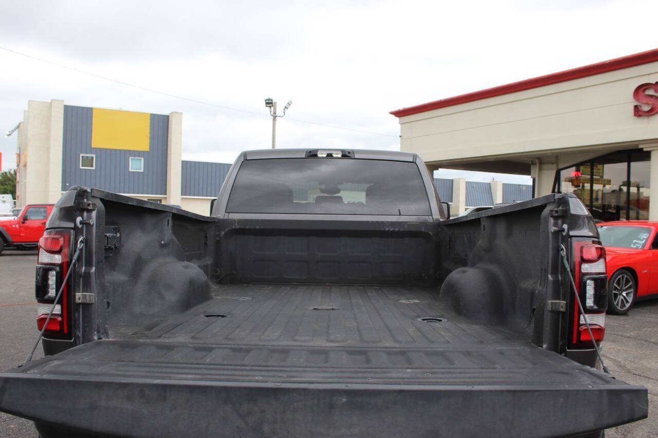 Used 2024 RAM 3500 Big Horn w/ Night Edition AWD/4WD image 17
