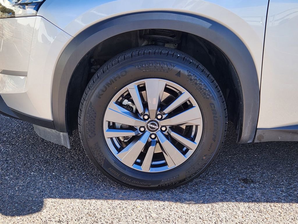 Used 2025 Nissan Pathfinder SV image 18