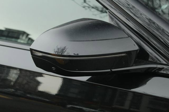 Used 2025 BMW i7 xDrive60 image 11