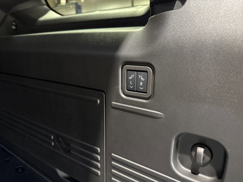 New 2025 GMC Hummer EV 2X AWD/4WD image 16