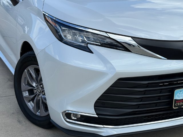 Used 2023 Toyota Sienna XLE FWD image 5
