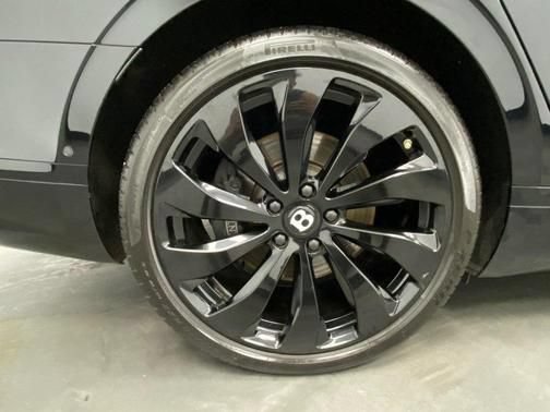 Used 2021 Bentley Flying Spur V8 AWD/4WD image 16