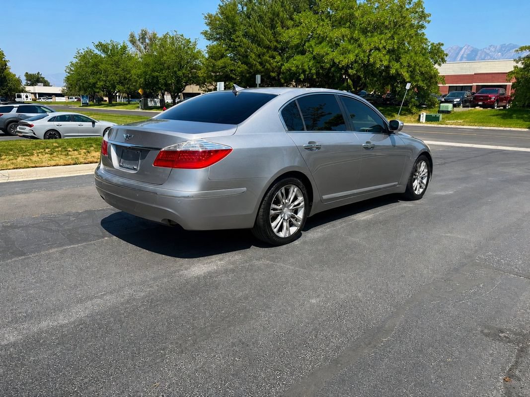 Used 2009 Hyundai Genesis 4.6 w/ Technology Pkg 5 RWD image 5