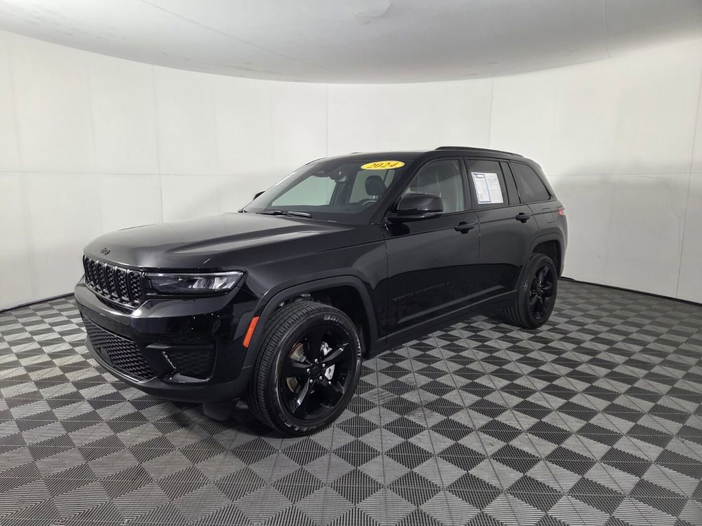 Certified 2024 Jeep Grand Cherokee Altitude image 4