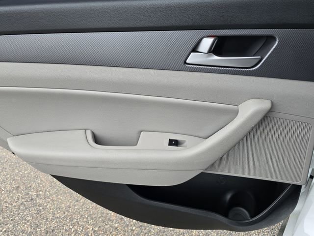 Used 2017 Hyundai Sonata SE image 26