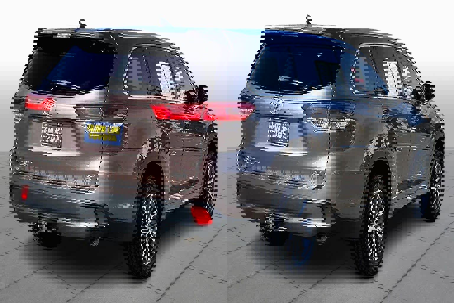 Used 2017 Toyota Highlander XLE image 12