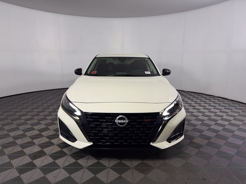 Used 2025 Nissan Altima 2.5 SR FWD image 3