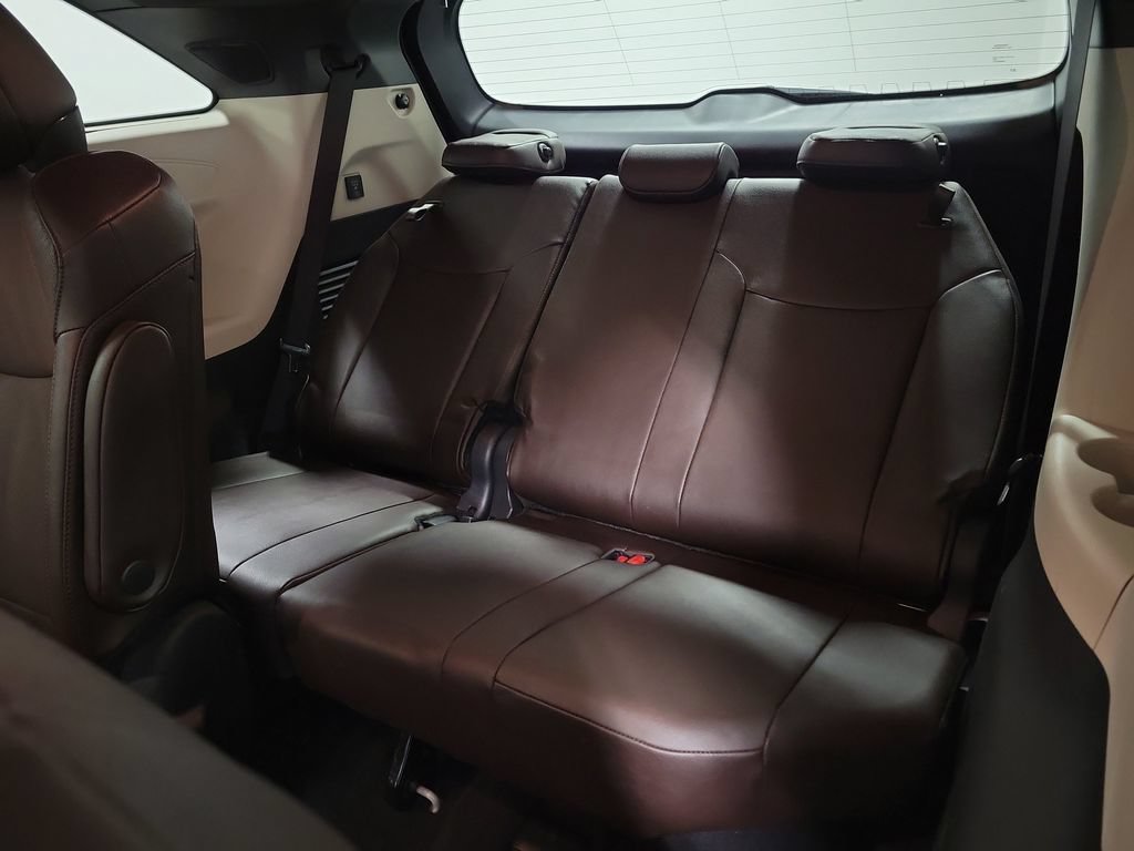 Used 2024 Toyota Sienna Platinum AWD/4WD image 27