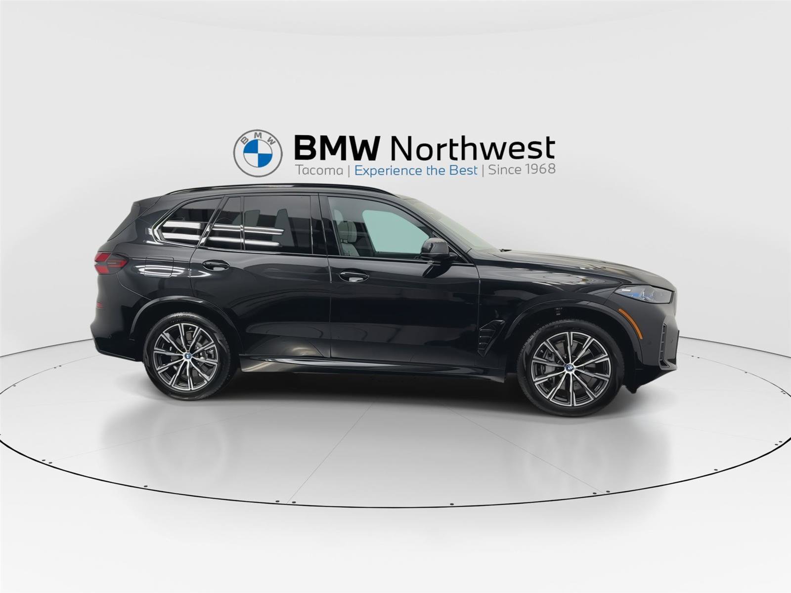 Used 2025 BMW X5 xDrive50e w/ M Sport Package image 5