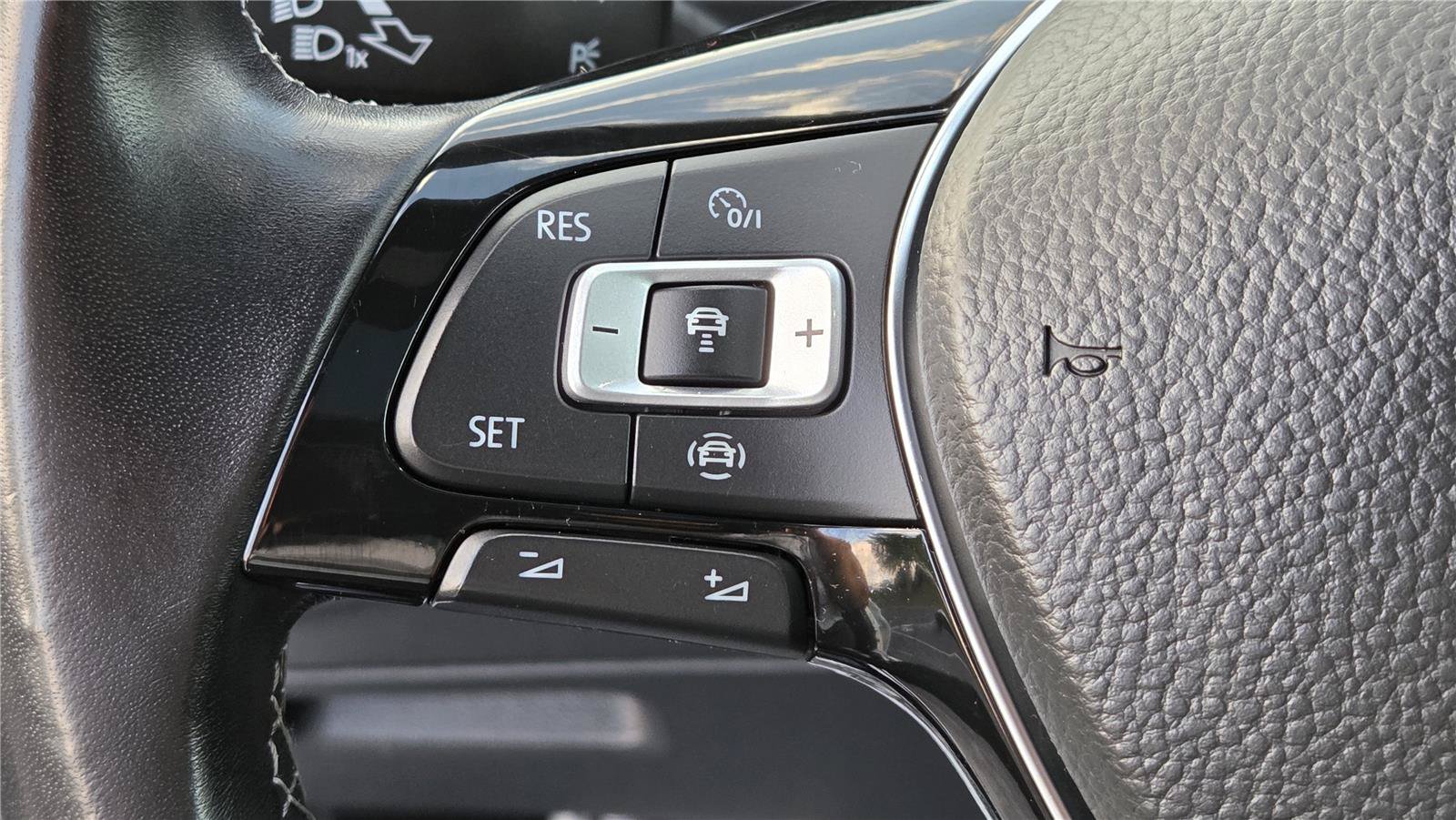 Used 2021 Volkswagen Tiguan SE R-Line AWD/4WD image 19