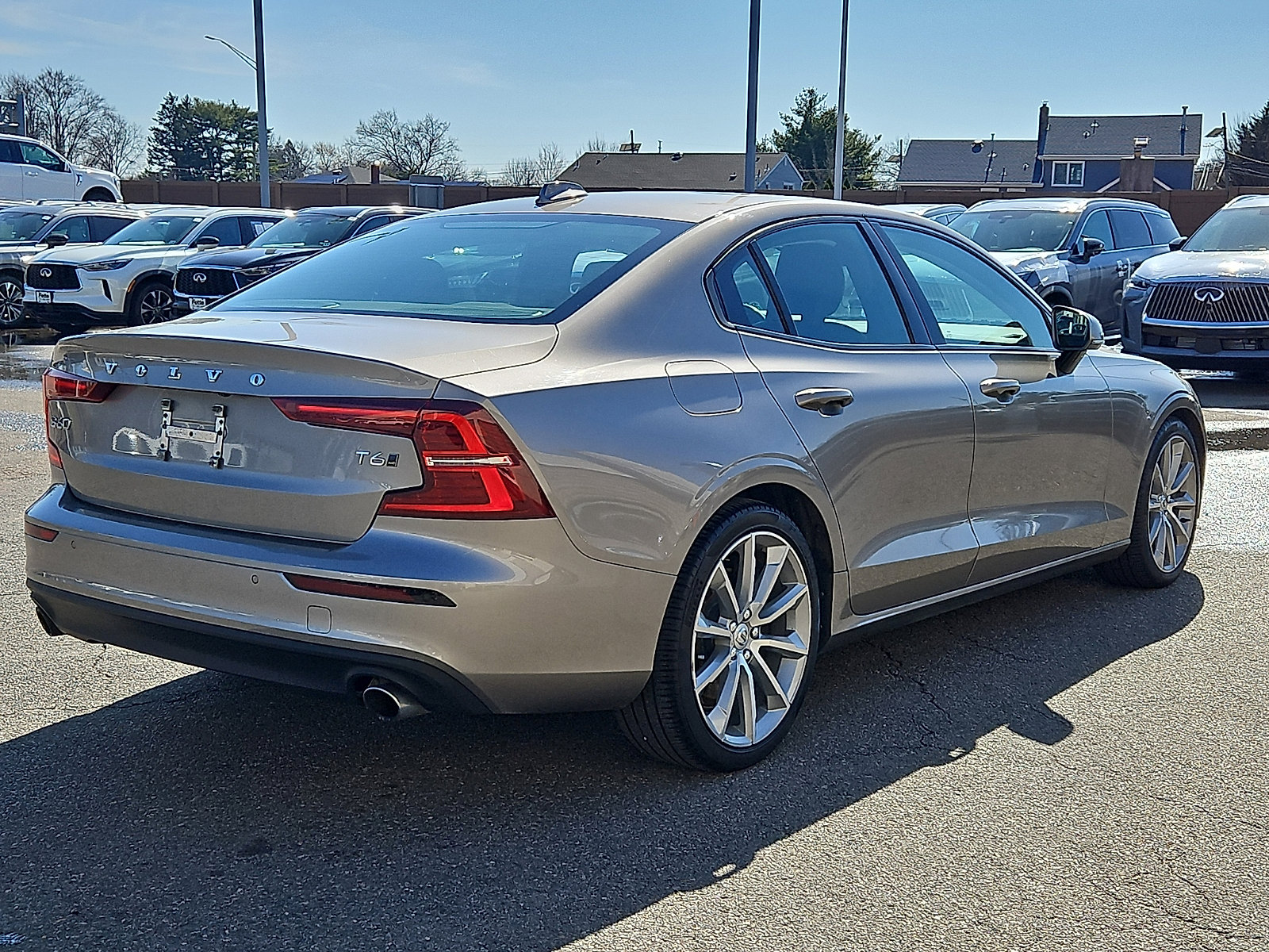 Used 2020 Volvo S60 T6 Momentum w/ Protection Package image 4