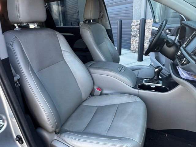 Used 2014 Toyota Highlander XLE AWD/4WD image 13