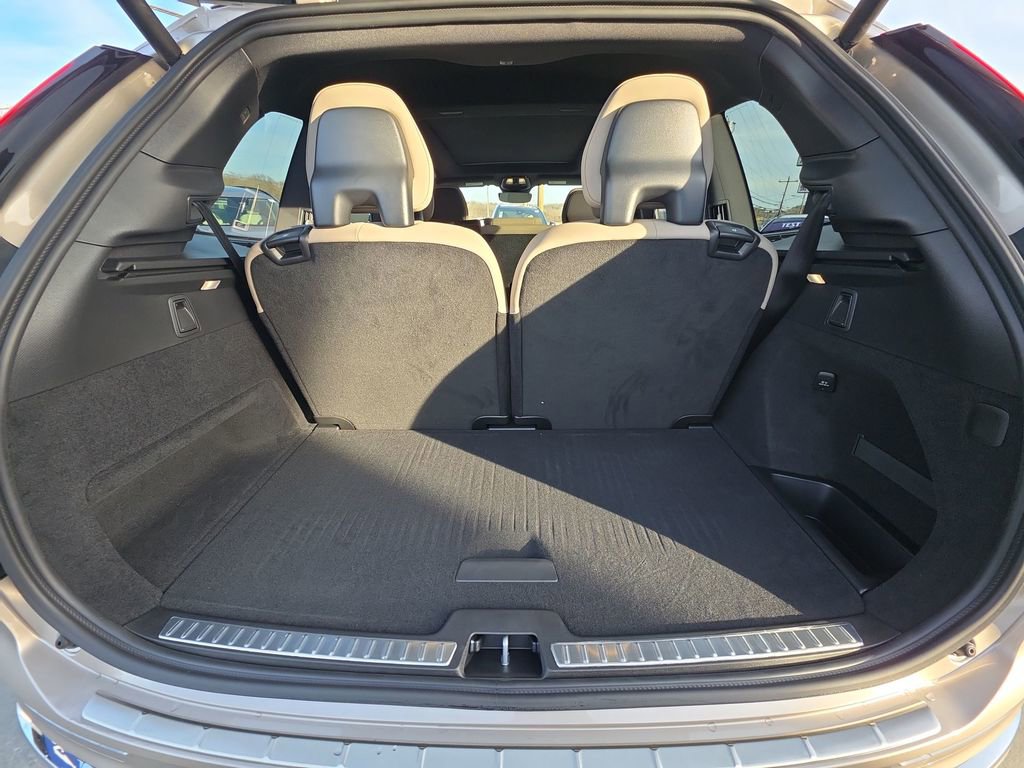 New 2026 Volvo XC90 B6 Plus w/ Protection Package Premier image 13