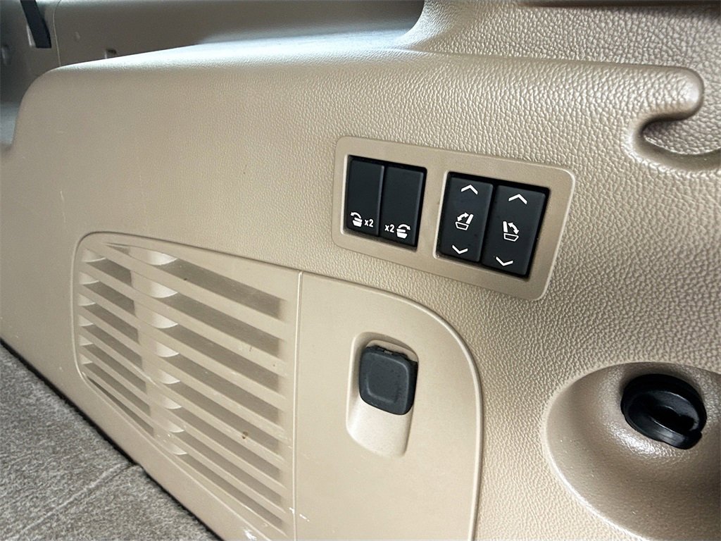 Used 2020 Chevrolet Suburban Premier image 30