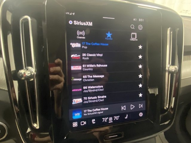 Used 2025 Volvo XC40 B5 Plus image 21