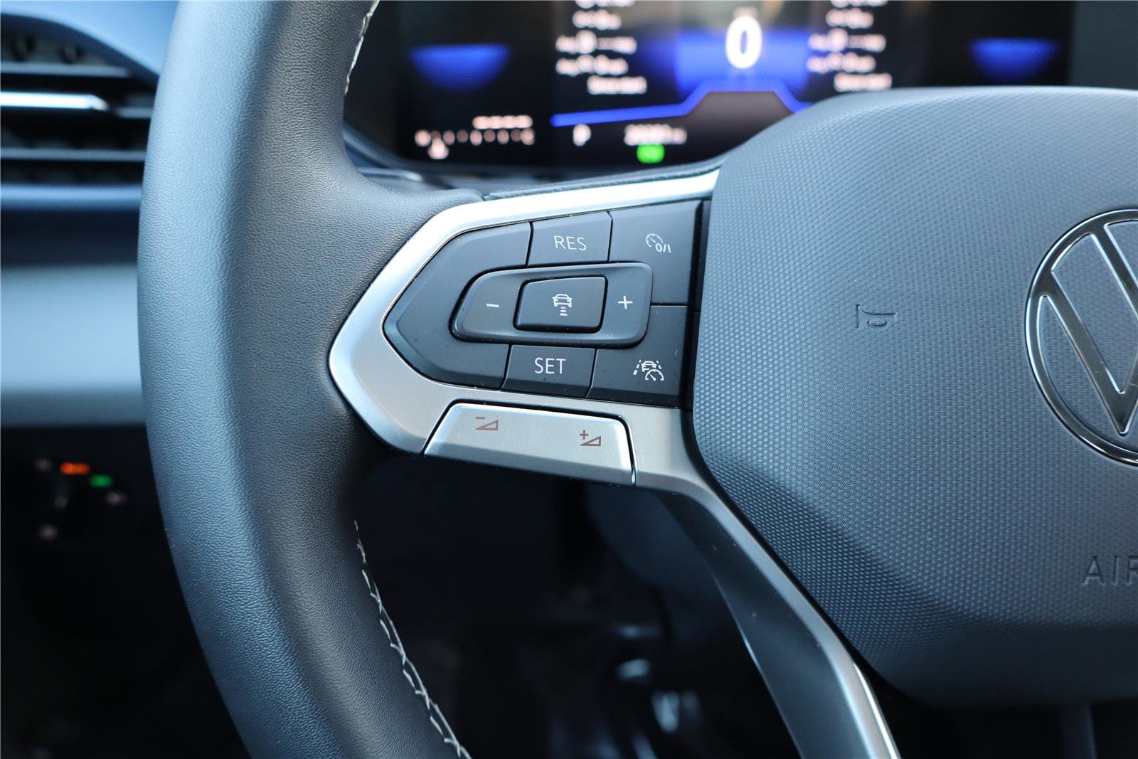 Certified 2023 Volkswagen Taos SE w/ Panoramic Sunroof Package image 16