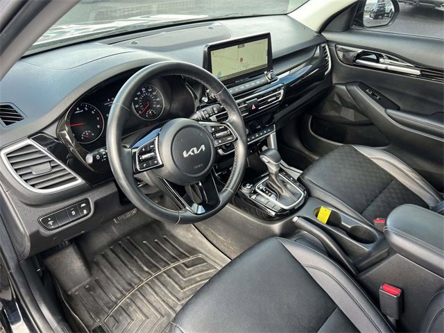 Used 2022 Kia Seltos EX image 28