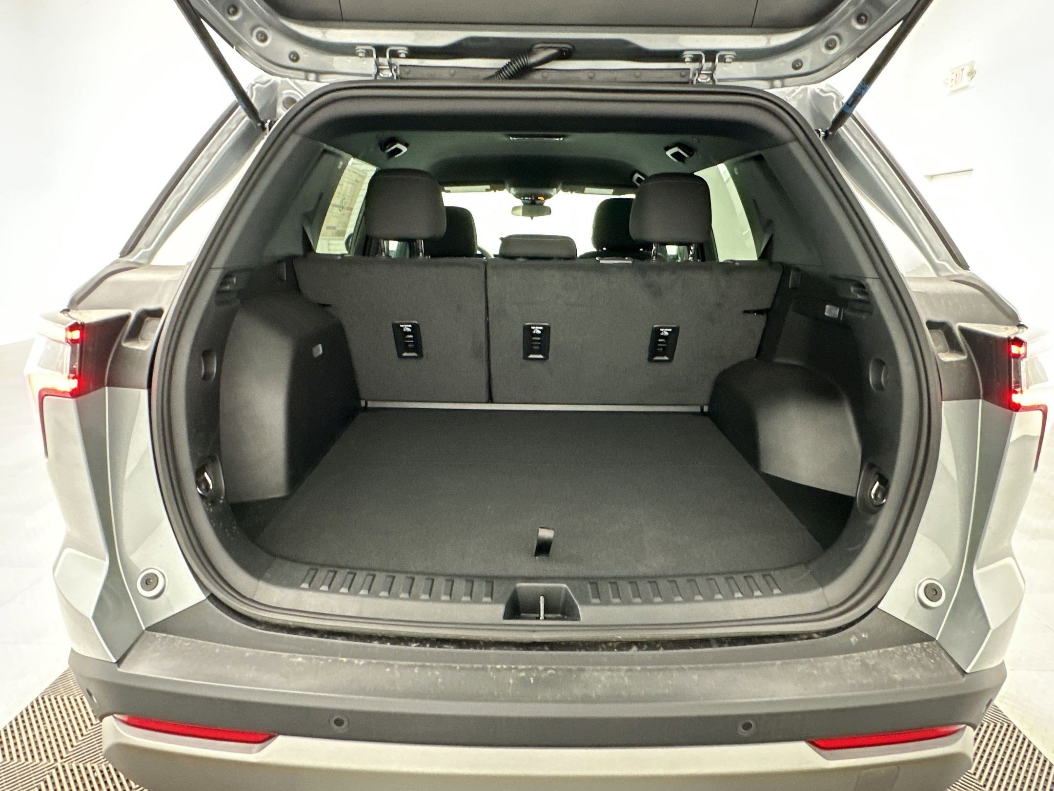 Used 2026 Chevrolet Equinox LT image 30