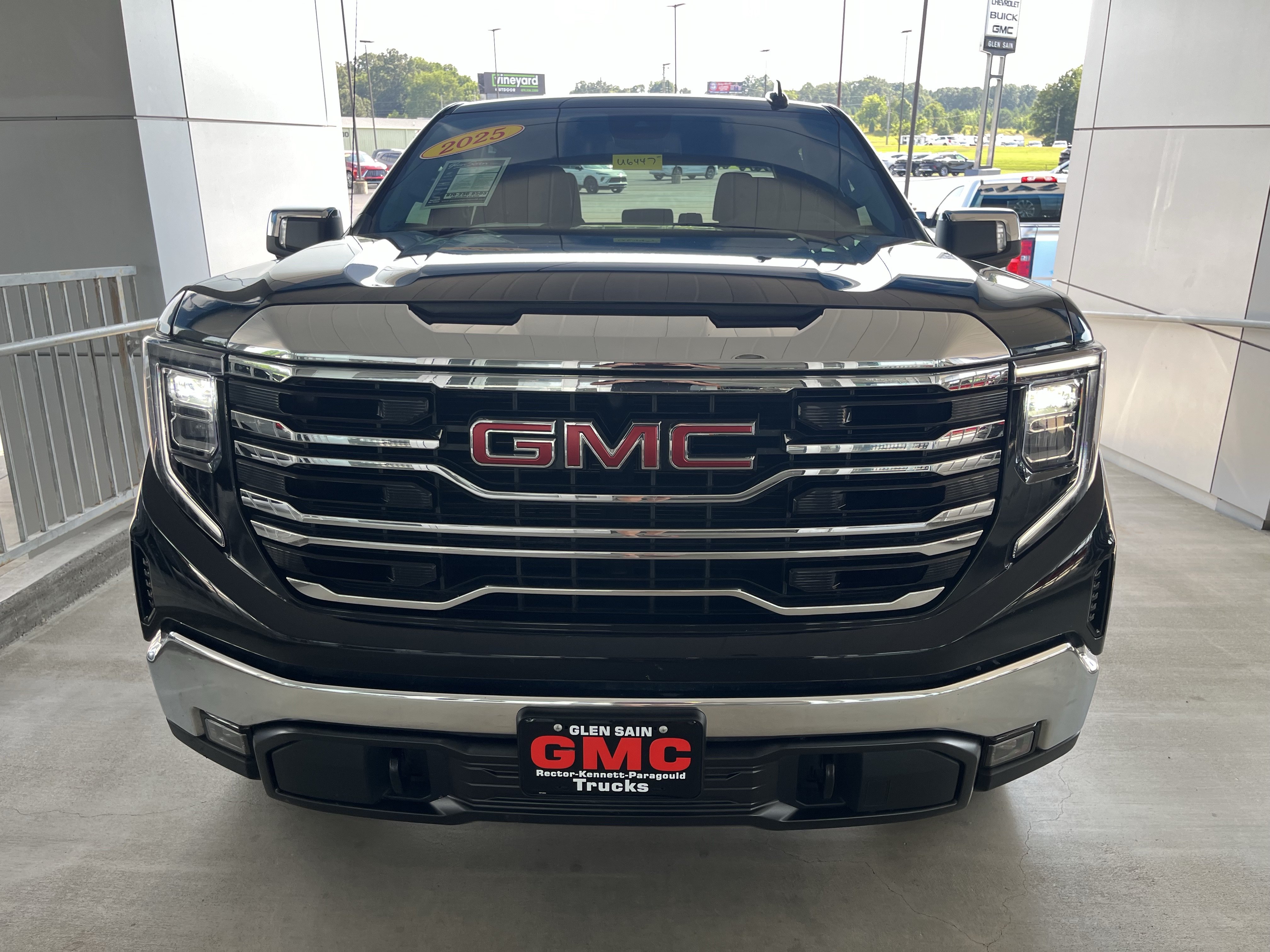 Used 2025 GMC Sierra 1500 SLT AWD/4WD image 7
