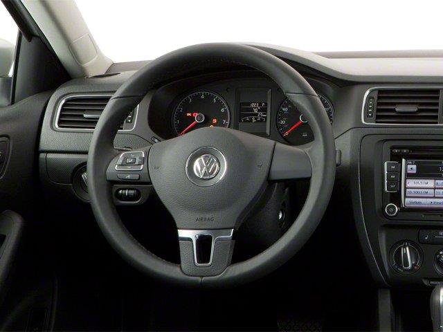Used 2013 Volkswagen Jetta SE FWD image 2
