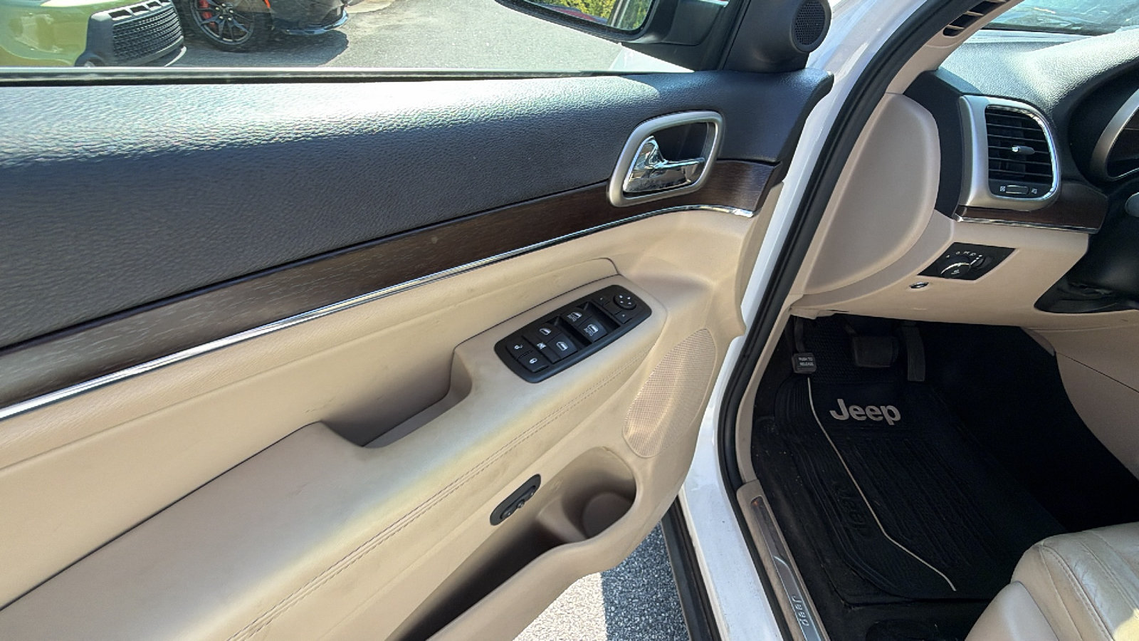 Used 2015 Jeep Grand Cherokee Limited RWD image 15