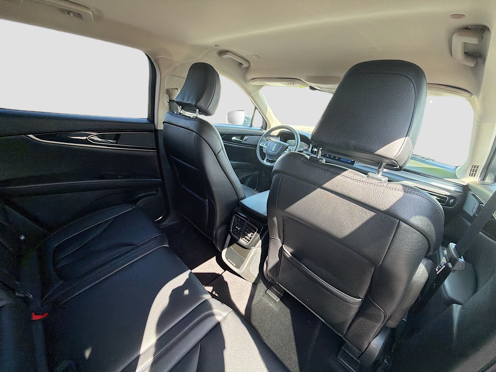 Used 2023 Lincoln Nautilus FWD w/ Premium Package image 28